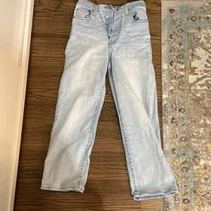 Ribcage straight light wash size 25